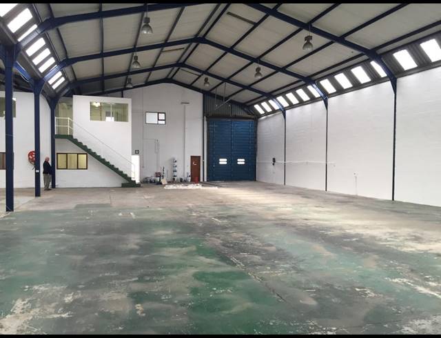 1,163M² FACTORY TO LET IN PAROW CENTRAL